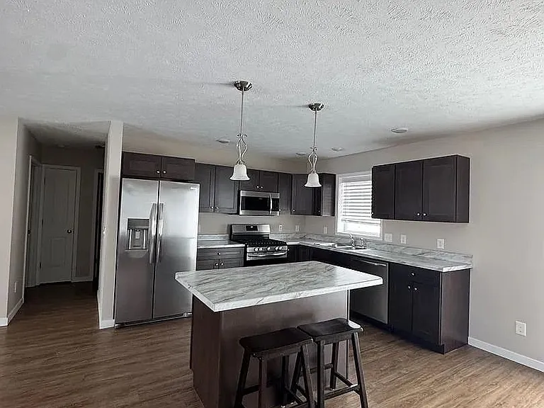 5085 Liberty Dr — Photo 2