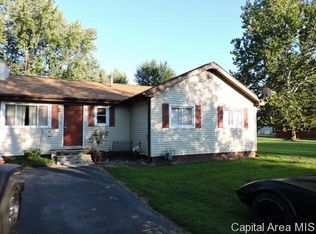 610 S Roosevelt Rd, Taylorville, IL 62568