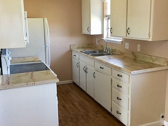 2nd image of 1209 E Oak Ave