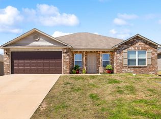 1064 Huntington Dr, Benton, AR 72019
