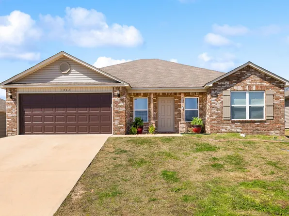 1064 Huntington Dr, Benton, AR 72019