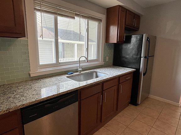 4th image of 418 Hawley Ave #1