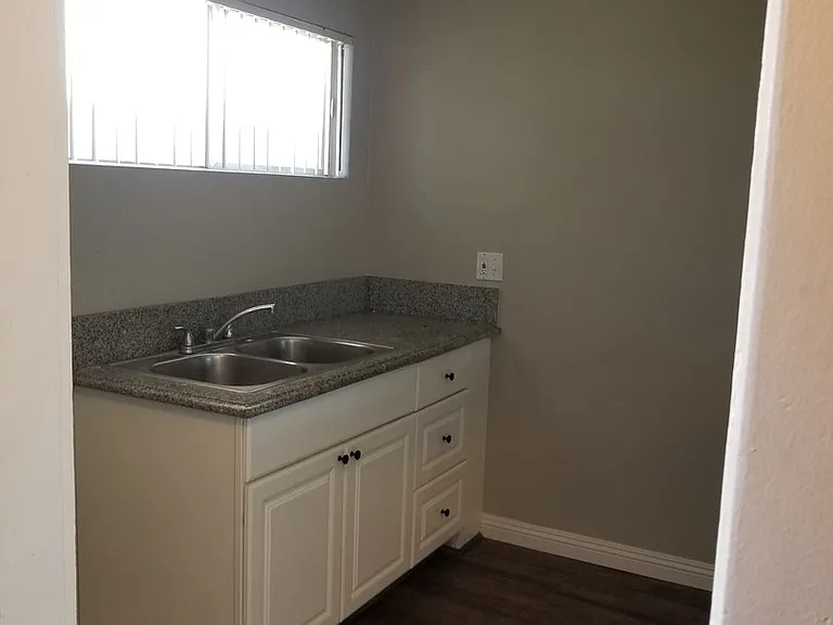 25822-25828 Walnut St — Photo 16