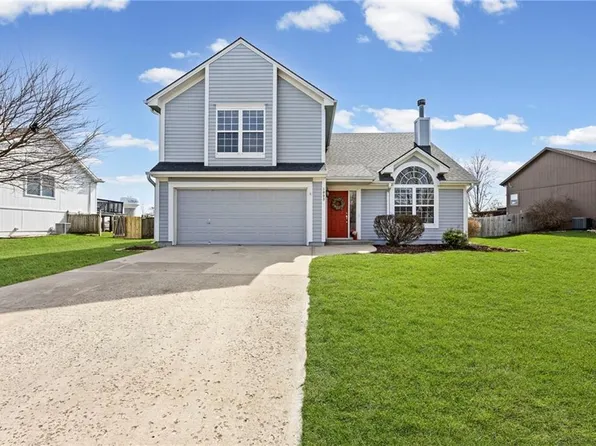 1003 N 1st St E, Louisburg, KS 66053