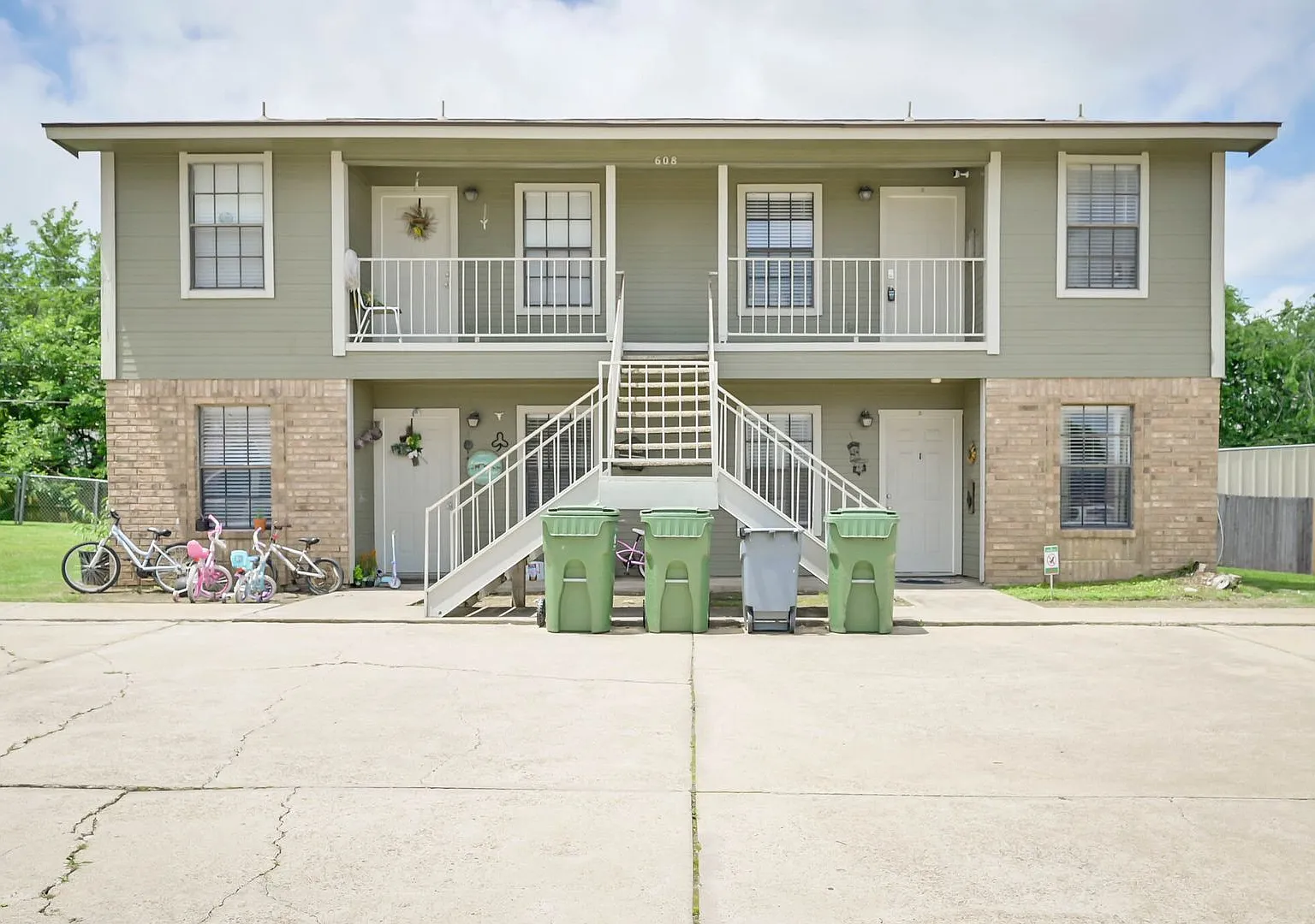 608 Kings Way Dr, Mansfield, TX 76063 — Photo 1