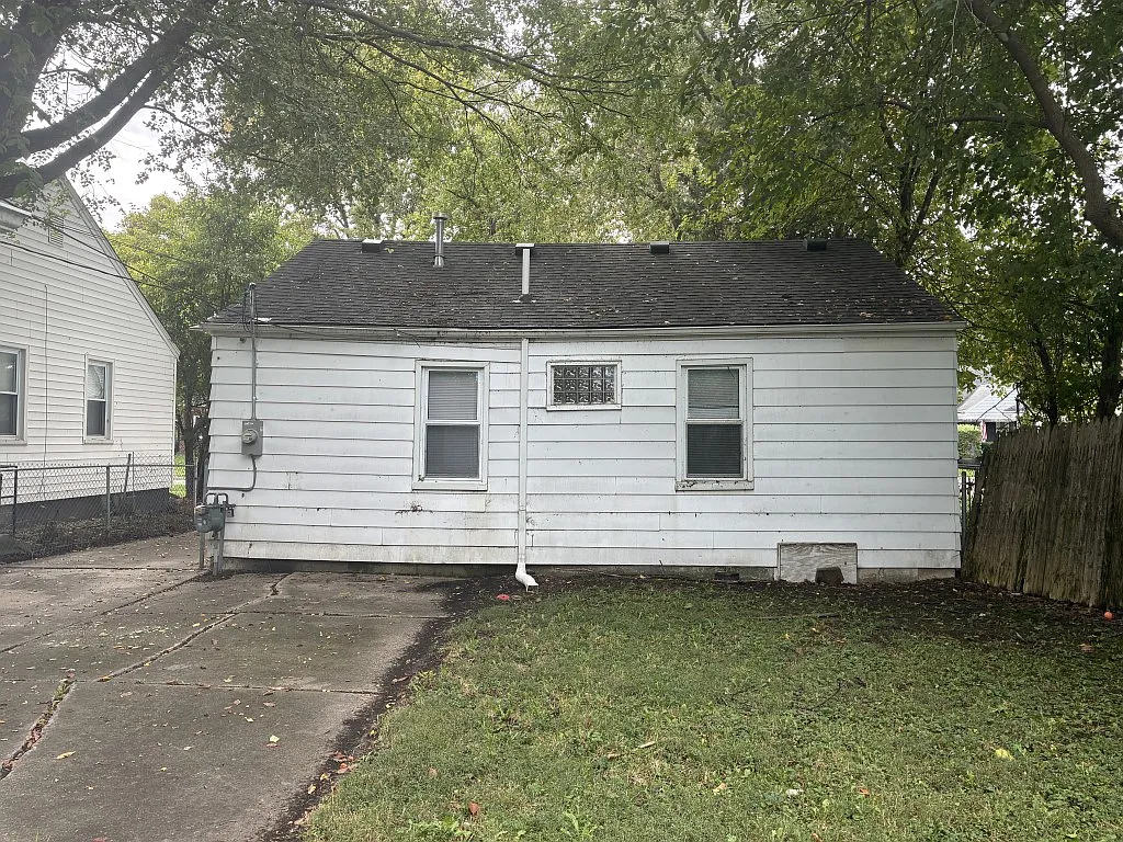 2 bed, 672 sqft, $900 — Photo 2