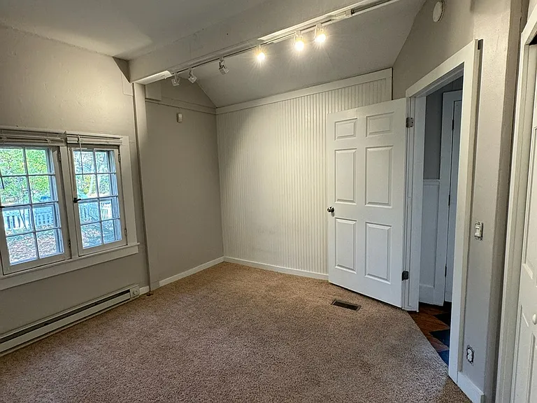 623 Cherry St SE — Photo 9
