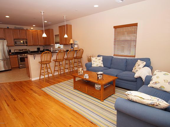 2nd image of 36 Carteret Ave Unit 2