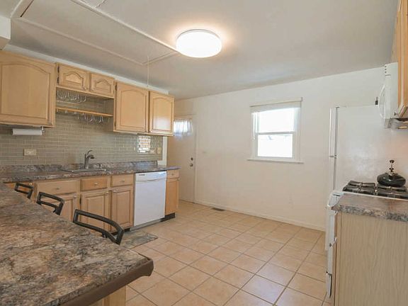 5th image of 1304 Lorraine Pl