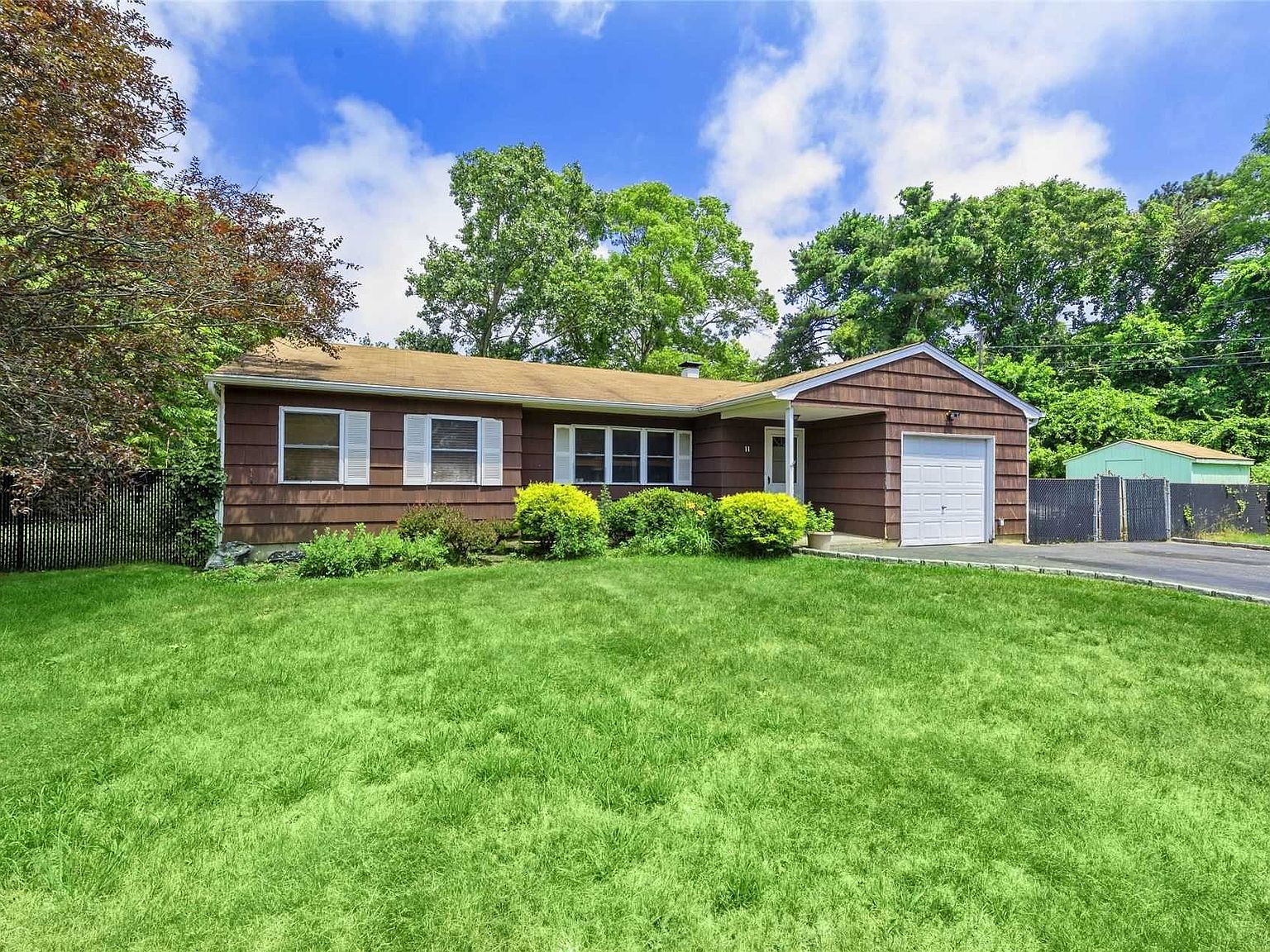 11 Lawrence Rd, Shirley, NY 11967 | Zillow