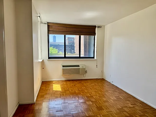 300 Newark St #4C — Photo 9