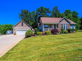 4436 Granfloral Dr, Hickory, NC 28602