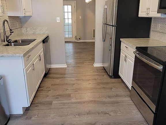 3rd image of 32 Otsego Dr