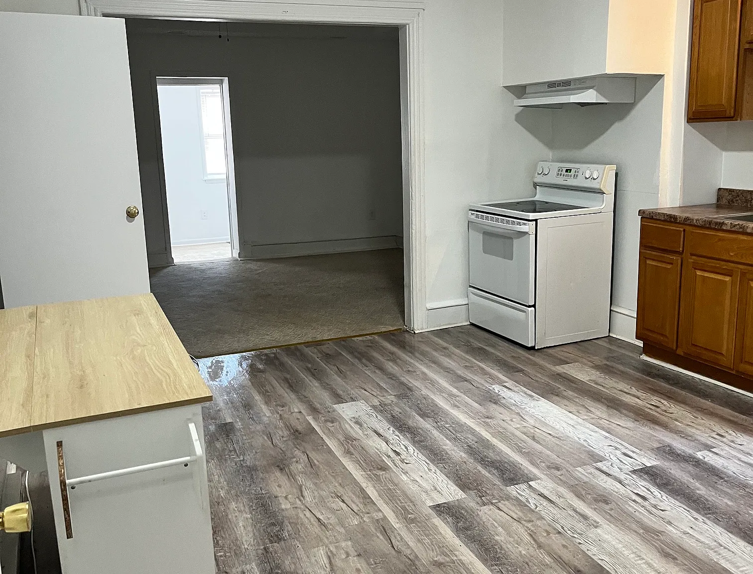 1 bed, 1000 sqft, $1,025 — Photo 3