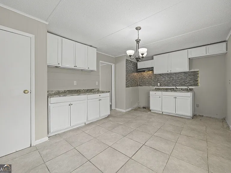 2830 Village Green Dr — Photo 9