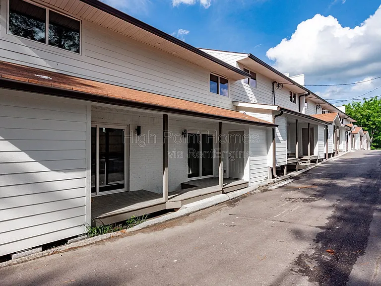 400 Gallery Ln #B-5 — Photo 2