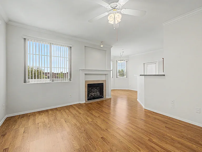 Livingroom pic 4