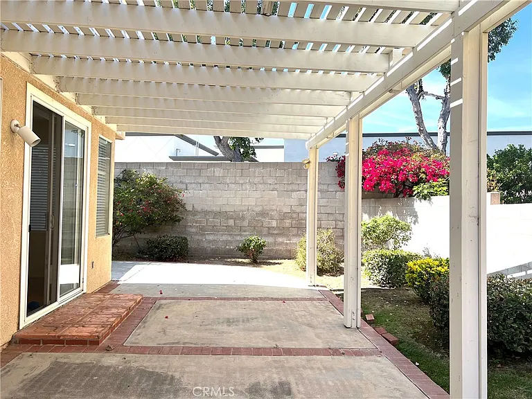 15201 Riviera Ln — Photo 21