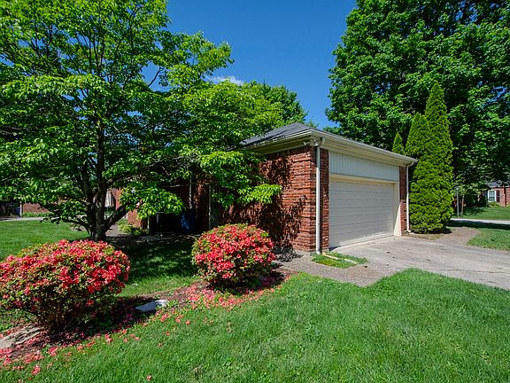 3rd image of 11802 Robindale Rd