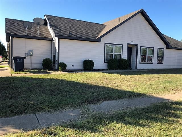 1st image of 10600 Many Oaks Dr