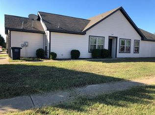 10600 Many Oaks Dr, Fort Worth, TX 76140