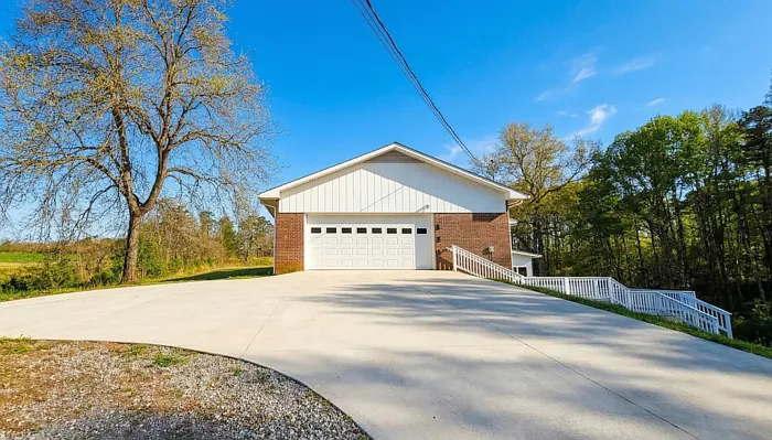 6180 Elliott Family Pkwy — Photo 22