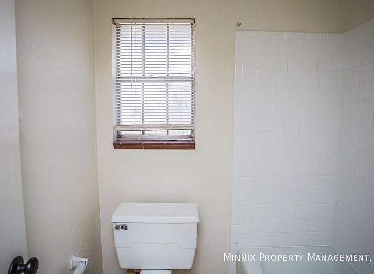 Whispering Oaks 1904 N. Midland — Photo 28