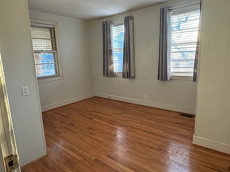320 Guilford St — Photo 8
