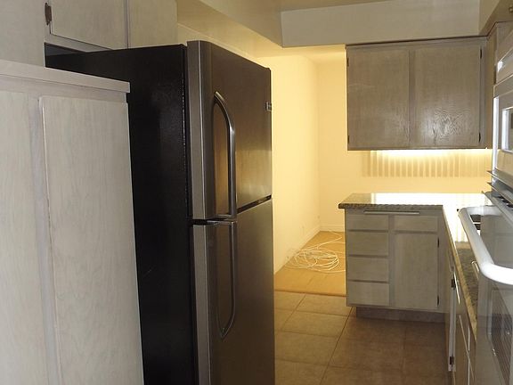 second view into kitchen