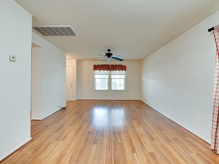 6129 Lone Prairie Way — Photo 7