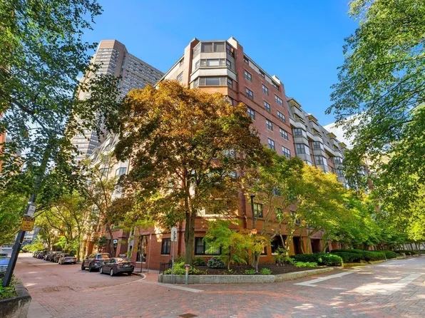 16 Harcourt St APT 9F, Boston, MA 02116