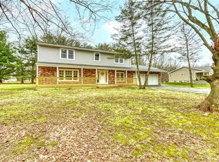 1528 Hennessey Rd, Ontario, NY 14519