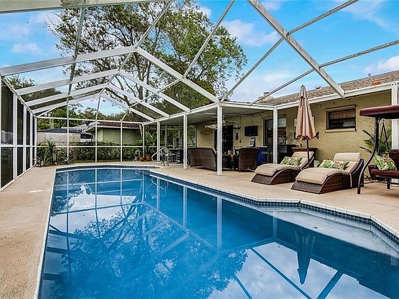 2nd image of 106 Peacock Cir