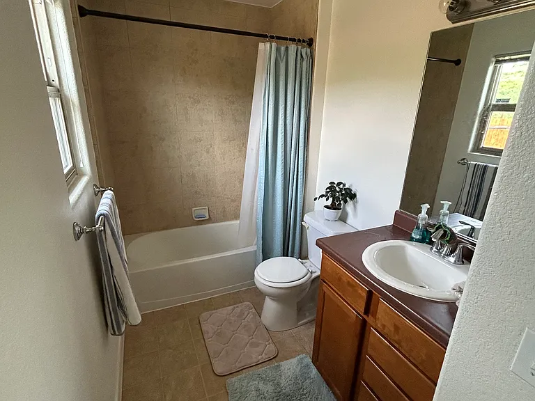 1272 Livingston Ave — Photo 10