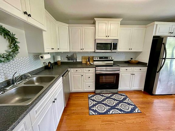 2nd image of 429 Dogwood Cir