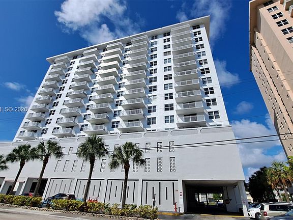 3rd image of 427 Golden Isles Dr APT 5H