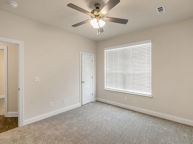 411 Linda Ln — Photo 13