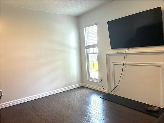 4th image of 6678 Buckingham Ct
