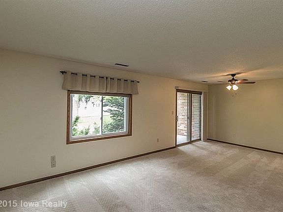 5th image of 4873 Woodland Ave Unit 6