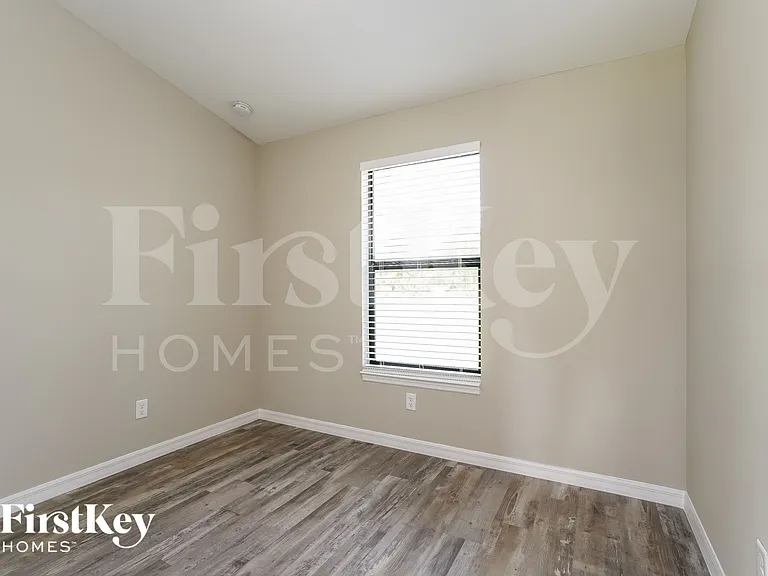 755 Puccini Ave S — Photo 12