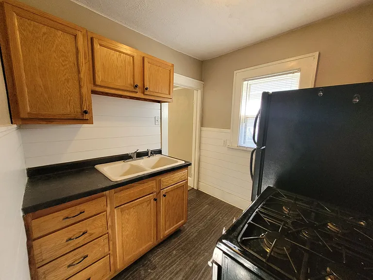 3020 Columbia St — Photo 9