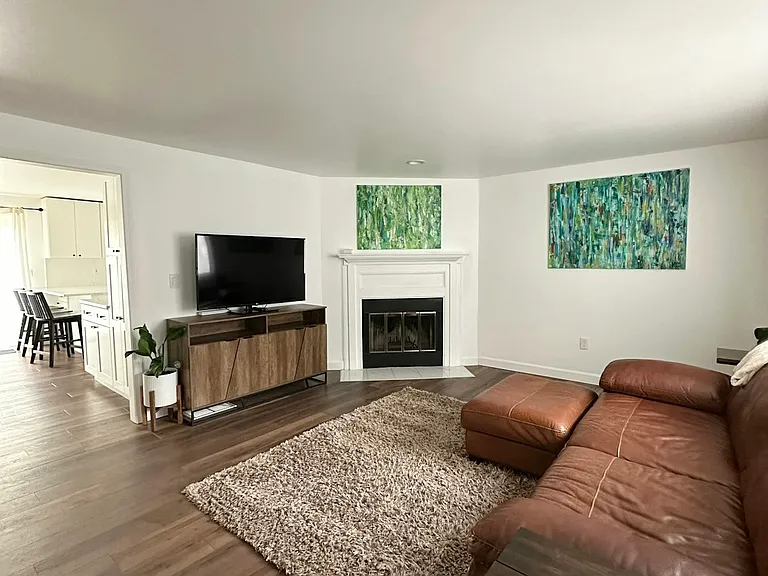 14 Westminster Dr — Photo 1