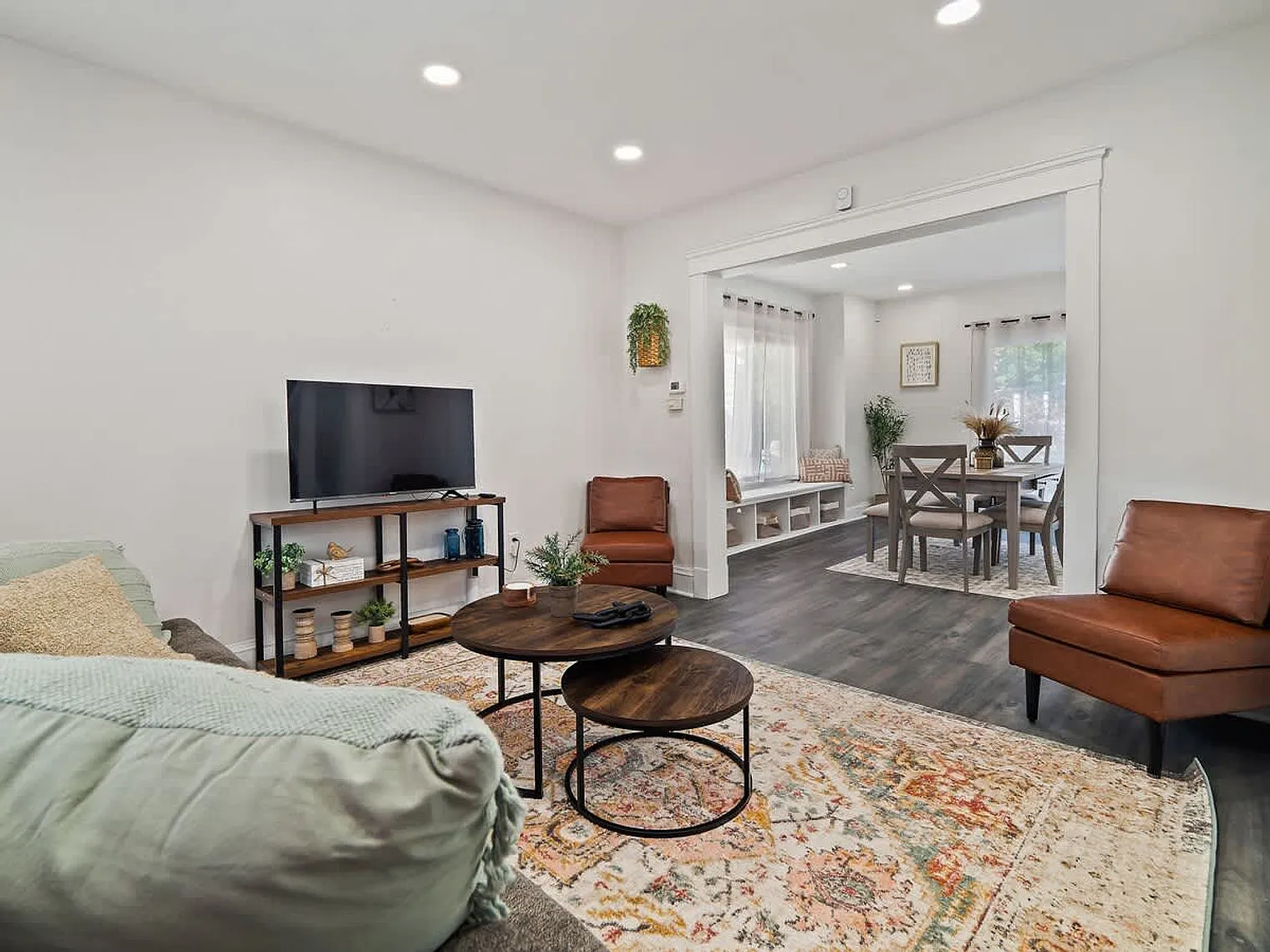 3 bed, 2.0 bath, 1108 sqft, $2,887 — Photo 4