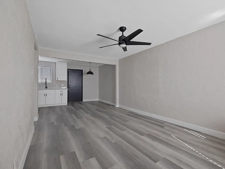 913 S 3rd St — Photo 19