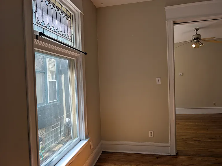20-22 Granger — Photo 2