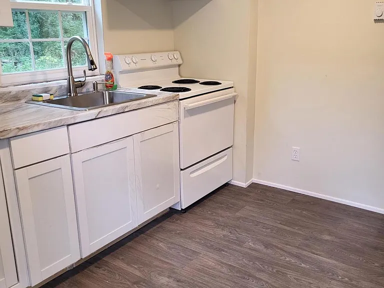 2101 Hill Rd #1 — Photo 10