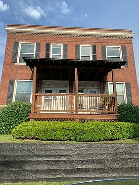 2nd image of 1235A Graham St