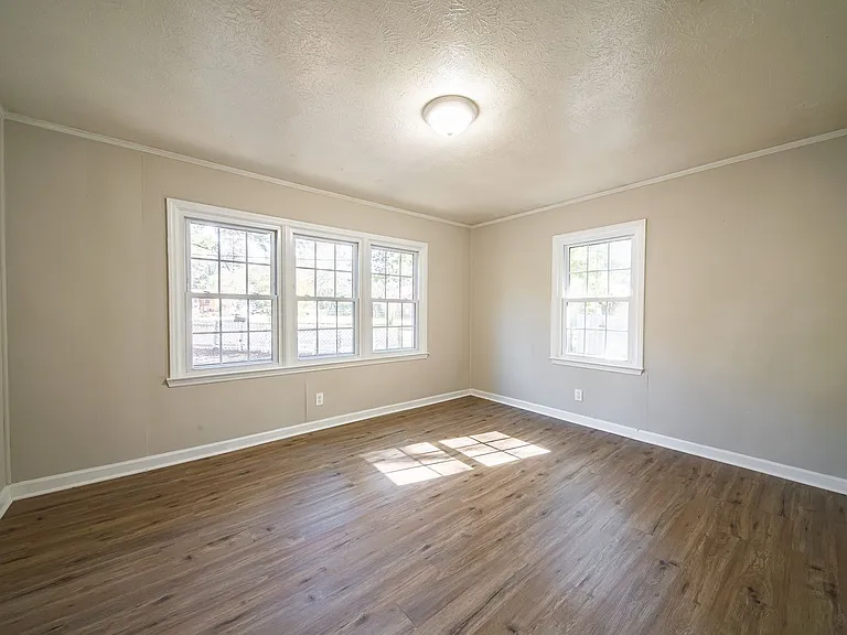 2333 Bruce Ave — Photo 10