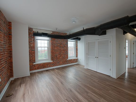 5th image of 2411 E Franklin St #S104