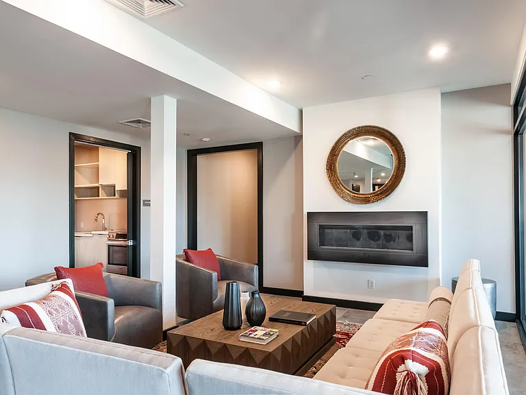 30 Lancaster — Photo 11